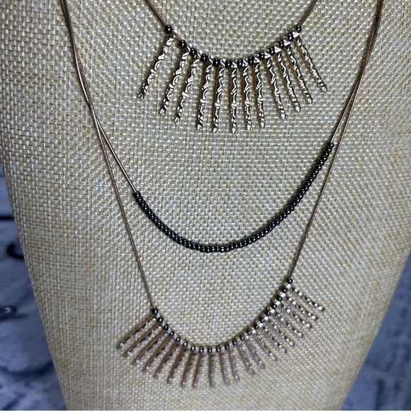 Beautiful gold tone long necklace with multi layers - Picture 6 of 10